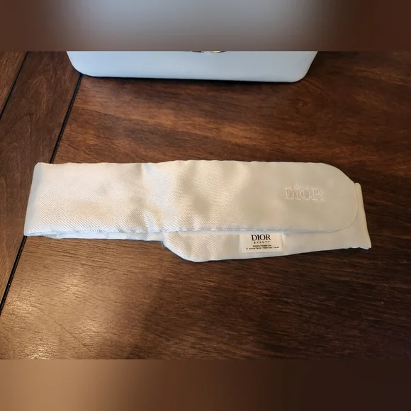 Dior VIP Mirrored Train Case With Towel And Headband Prestige 8x6x6 White Gold - Picture 6 of 16